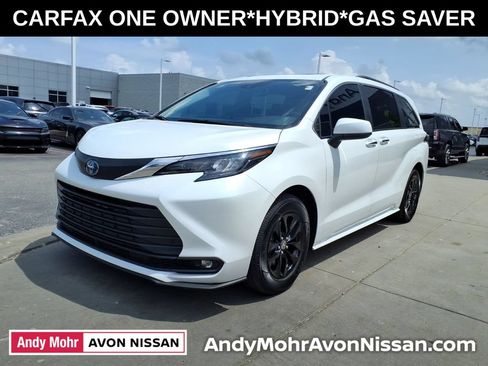 Used 2025 Toyota Sienna XLE FWD image 4