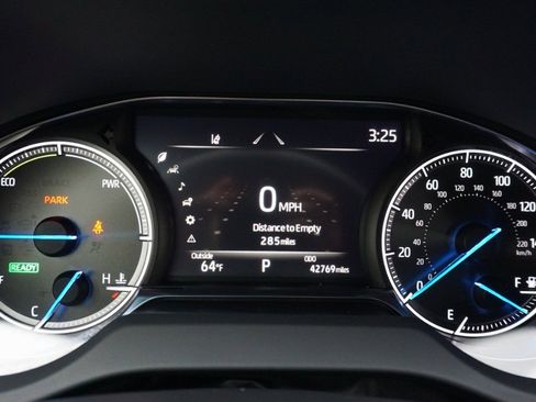 Used 2021 Toyota Venza Limited image 14