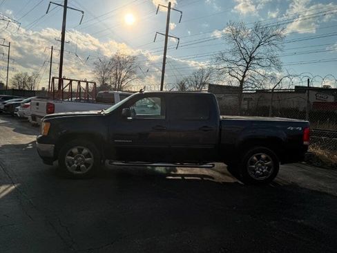 Used 2010 GMC Sierra 1500 SLT w/ SLT Convenience Package image 3