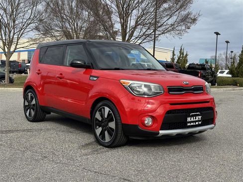 Used 2017 Kia Soul + w/ Designer's Package image 2