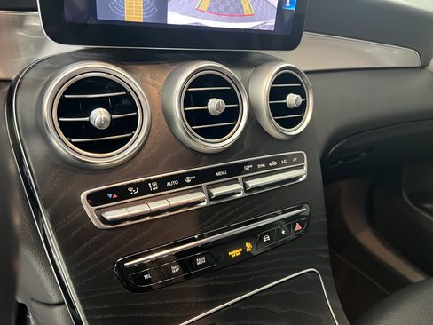 Used 2021 Mercedes-Benz GLC 300 4MATIC image 30