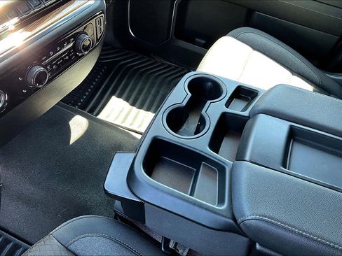 Used 2024 Chevrolet Silverado 1500 RST AWD/4WD image 16
