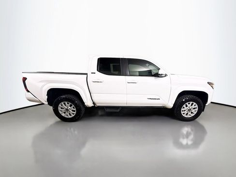 Used 2025 Toyota Tacoma SR5 AWD/4WD image 8