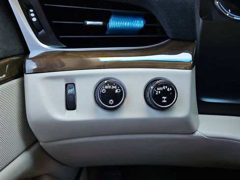 Used 2020 Cadillac Escalade Luxury AWD/4WD image 17