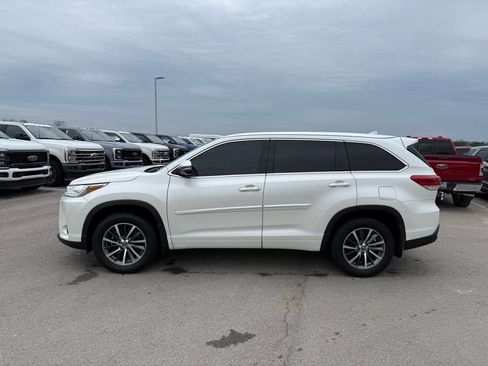 Used 2018 Toyota Highlander XLE image 22