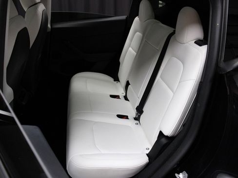 Used 2023 Tesla Model Y Long Range image 31