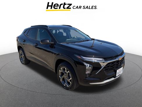 Used 2025 Chevrolet Trax LT image 1