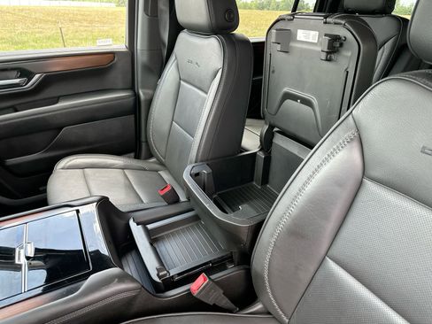 Certified 2025 GMC Yukon XL Denali image 23