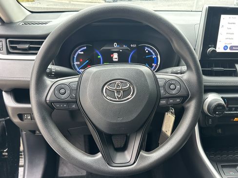 Used 2024 Toyota RAV4 LE AWD/4WD image 17
