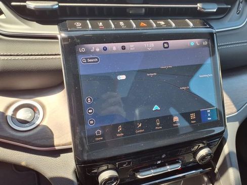 New 2025 Jeep Grand Cherokee L Limited w/ Trailer Tow Package image 19