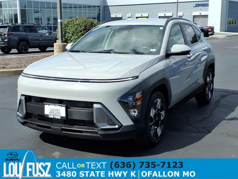 Used 2025 Hyundai Kona SEL FWD image 2