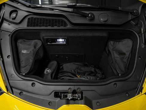 Used 2021 Lamborghini Huracan EVO RWD image 18
