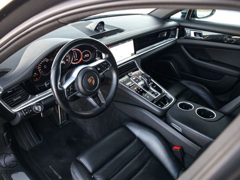 Used 2018 Porsche Panamera 4S image 28