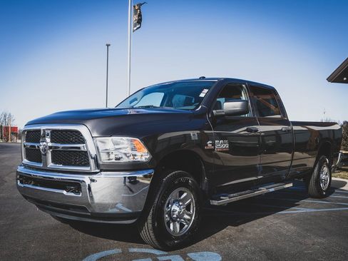 Used 2018 RAM 2500 Tradesman w/ Chrome Appearance Group image 13