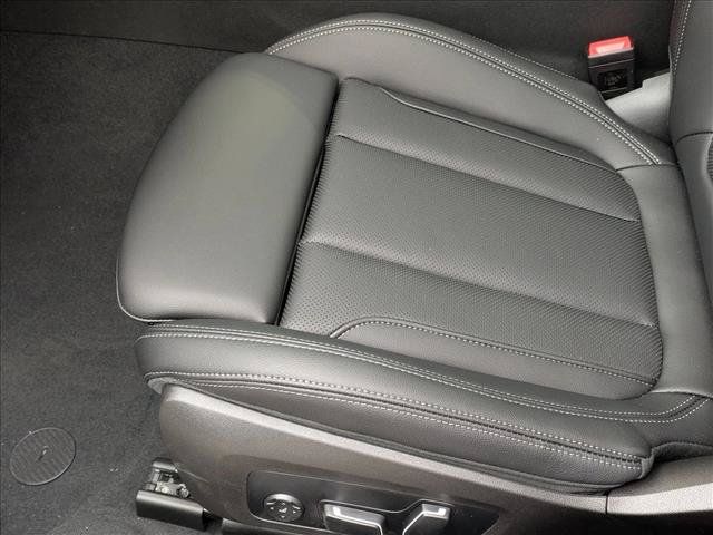 Used 2026 BMW 330i xDrive Sedan w/ Premium Package AWD/4WD image 4