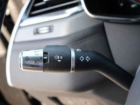 Used 2022 Jaguar F-PACE SVR image 36