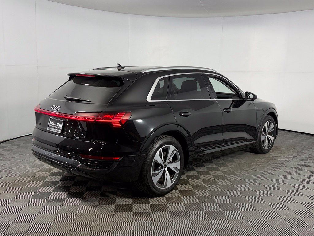 Used 2024 Audi Q8 e-tron Premium Plus w/ Premium Plus Package AWD/4WD image 6
