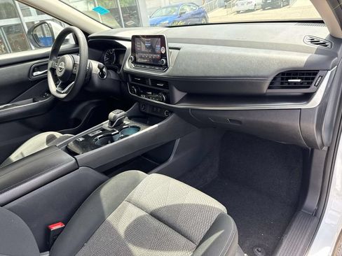 Used 2024 Nissan Rogue SV FWD image 12