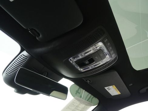 Used 2024 Mercedes-Benz GLB 250 4MATIC image 22