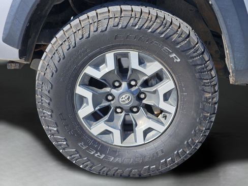 Used 2021 Toyota Tacoma TRD Off-Road w/ Technology Package AWD/4WD image 13
