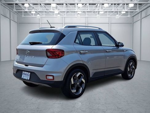 Certified 2025 Hyundai Venue SEL FWD image 4