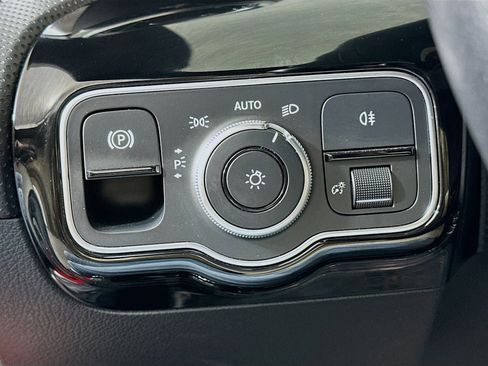 Used 2020 Mercedes-Benz CLA 250 w/ Premium Package image 10