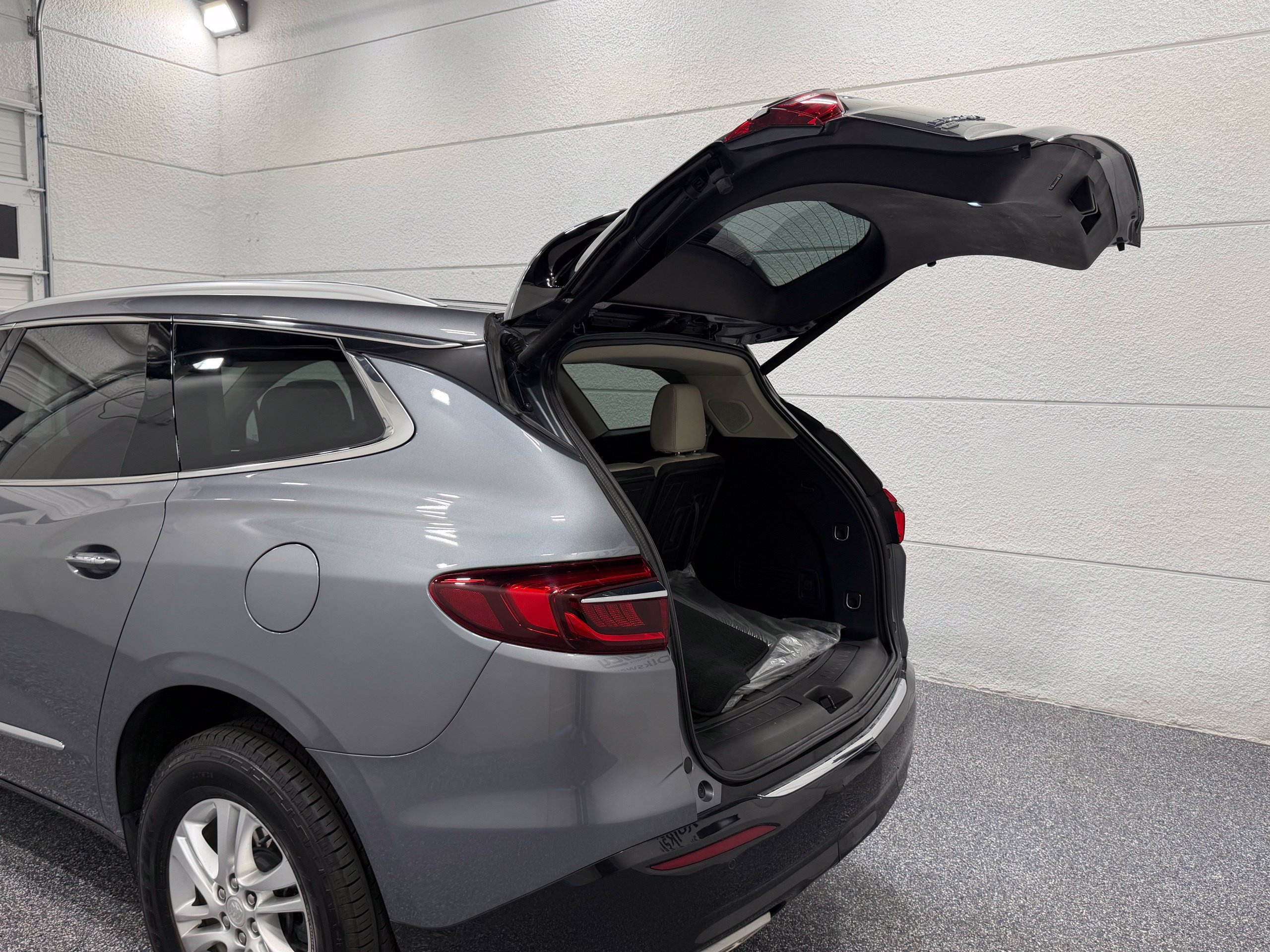 Used 2020 Buick Enclave Essence w/ Sound and Sites Package AWD/4WD image 25