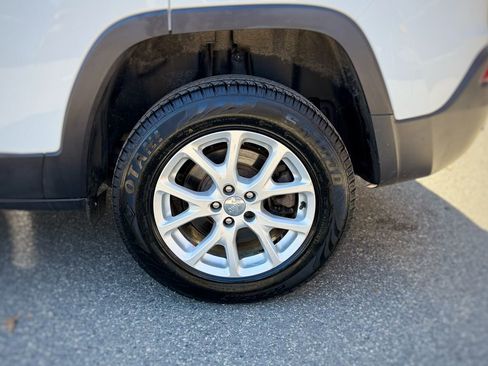 Used 2016 Jeep Cherokee Latitude w/ Comfort & Sound Group image 10