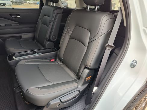 New 2026 Nissan Pathfinder SL w/ SL Premium Package FWD image 15