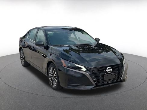 Used 2026 Nissan Altima 2.5 SV FWD image 3