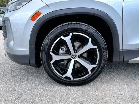 Certified 2026 Volkswagen Tiguan SE w/ Panoramic Sunroof Package FWD image 13