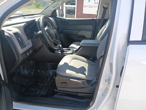 Used 2022 Chevrolet Colorado W/T w/ WT Convenience Package AWD/4WD image 9