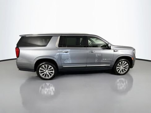 Used 2021 GMC Yukon XL Denali w/ Denali Premium Package AWD/4WD image 8