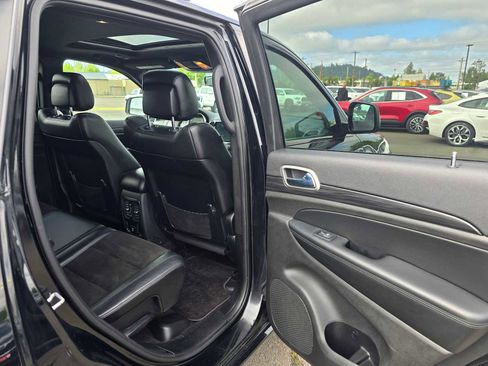 Used 2019 Jeep Grand Cherokee Altitude AWD/4WD image 17
