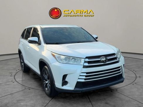 Used 2019 Toyota Highlander LE image 11