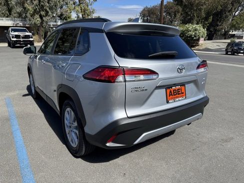 Used 2022 Toyota Corolla Cross LE image 5