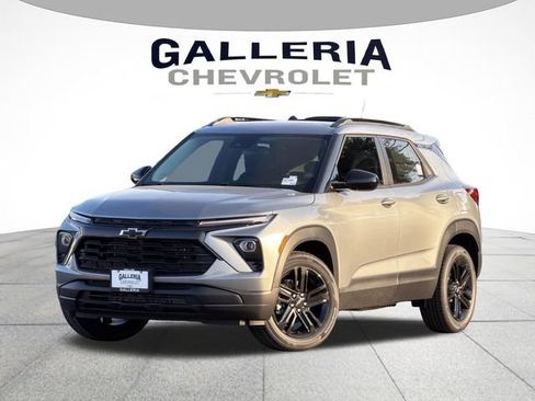 New 2026 Chevrolet TrailBlazer LT w/ Midnight Edition FWD image 2
