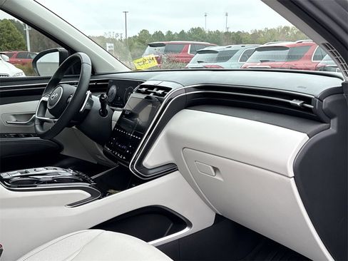 Used 2024 Hyundai Tucson Limited image 21