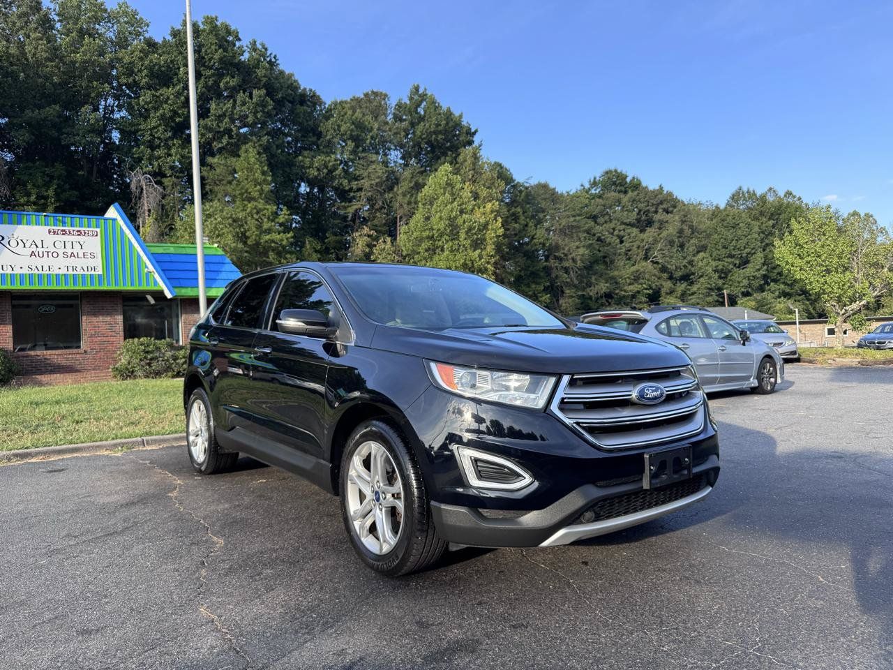 Used 2017 Ford Edge Titanium w/ Canadian Touring Package AWD/4WD image 3