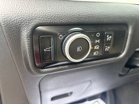 Used 2023 Ford Explorer XLT w/ Equipment Group 202A AWD/4WD image 19
