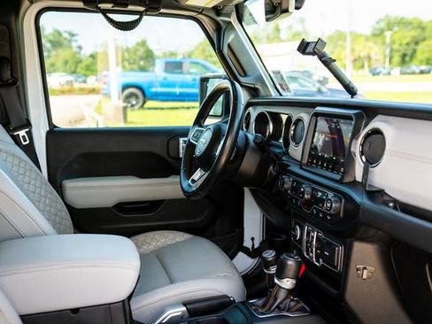 Used 2022 Jeep Gladiator Overland AWD/4WD image 22