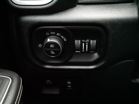 Used 2022 RAM 1500 Laramie AWD/4WD image 26