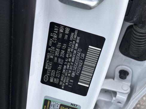 Certified 2025 Hyundai Elantra SEL FWD image 31