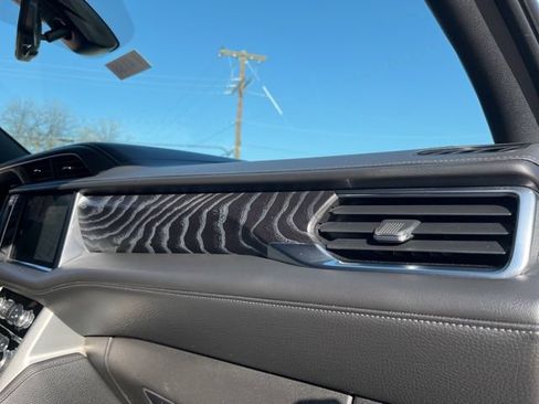 Used 2022 GMC Yukon Denali w/ Denali Premium Package RWD image 22