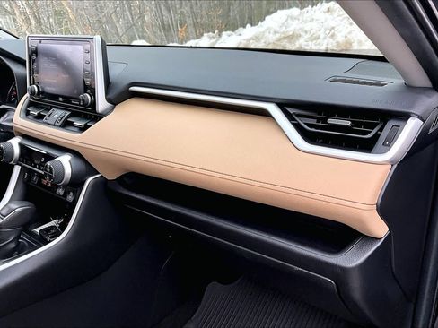 Certified 2021 Toyota RAV4 XLE Premium image 18