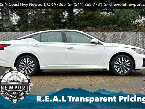 Used 2024 Nissan Altima 2.5 SV w/ SV Premium Package image 3