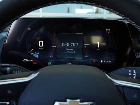 New 2026 Chevrolet Equinox EV LT image 17