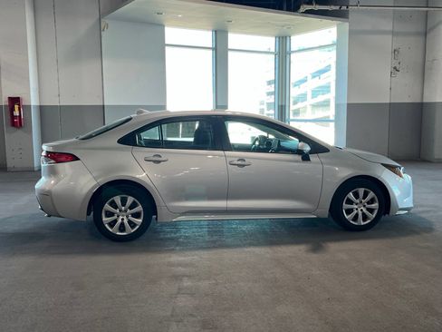 Used 2025 Toyota Corolla LE FWD image 12