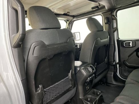 Used 2024 Jeep Wrangler Rubicon image 16