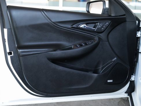 Used 2021 Chevrolet Malibu Premier image 24